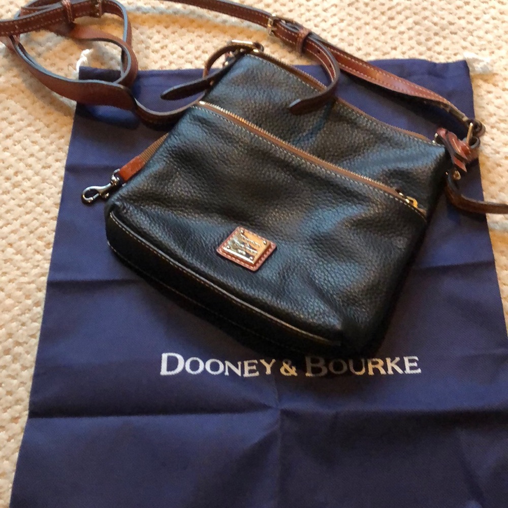 Dooney & Bourne 1975 black-RED EUC crossbody